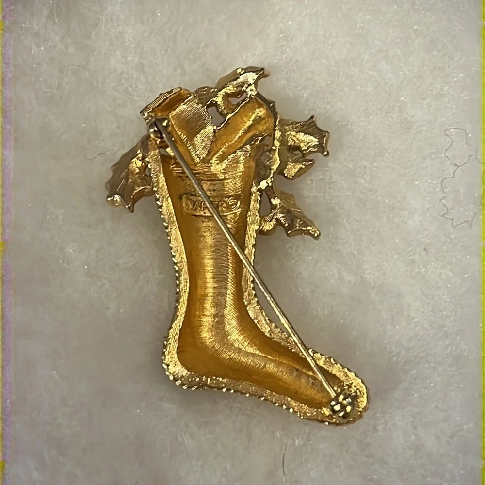 🎄 Vintage Napier Crystal Embellished Christmas Stocking Brooch 💫✨